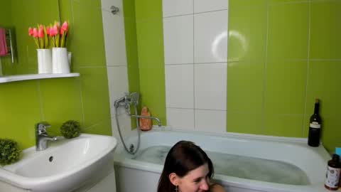 Snapshot of roseblanche2k chatting on January 25, 10:18 pm Florin online show from January 25, 10:18 pm