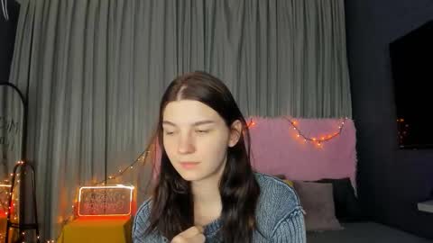 Snapshot of roseblanche2k chatting on December 3, 11:03 pm Florin online show from December 3, 11:03 pm