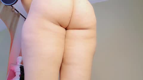 Snapshot of rosedelic chatting on March 8, 5:17 am rosedelic online show from March 8, 5:17 am