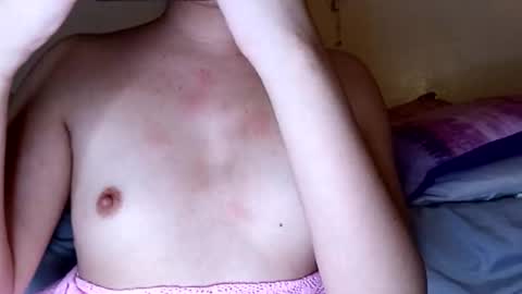 Snapshot of rosedollxc chatting on February 7, 10:08 am Rose online show from February 7, 10:08 am