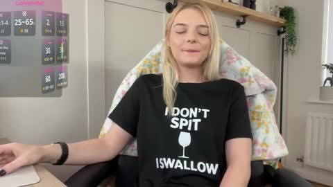 Snapshot of rosekate97 chatting on October 29, 9:00 am rose97 online show from October 29, 9:00 am