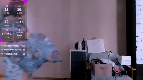 Snapshot of roselina_ chatting on October 24, 10:00 am Rose online show from October 24, 10:00 am