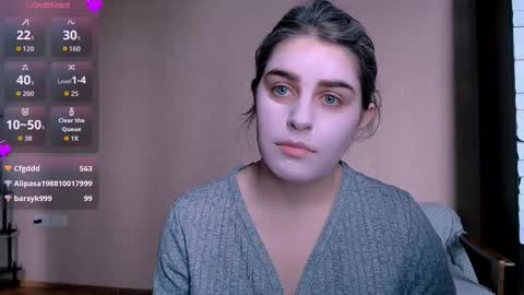 Snapshot of roselina_ chatting on October 28, 11:25 am Rose online show from October 28, 11:25 am