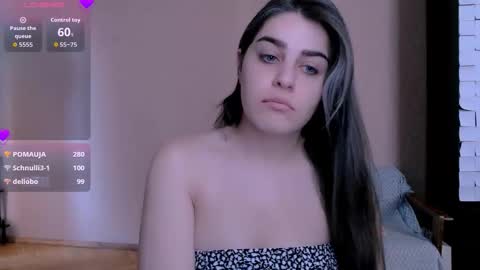 Snapshot of roselina_ chatting on November 6, 7:09 am Rose online show from November 6, 7:09 am