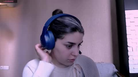 Snapshot of roselina_ chatting on November 22, 11:09 am Rose online show from November 22, 11:09 am