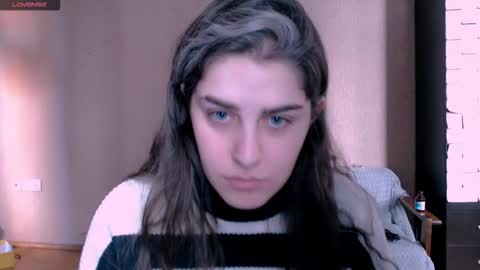 Snapshot of roselina_ chatting on November 25, 11:21 am Rose online show from November 25, 11:21 am