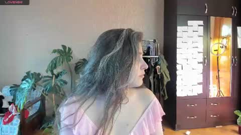 Snapshot of roselina_ chatting on August 6, 3:36 pm Rose online show from August 6, 3:36 pm
