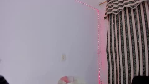 Snapshot of roselyn_caprice chatting on February 19, 2:18 am roselyn online show from February 19, 2:18 am