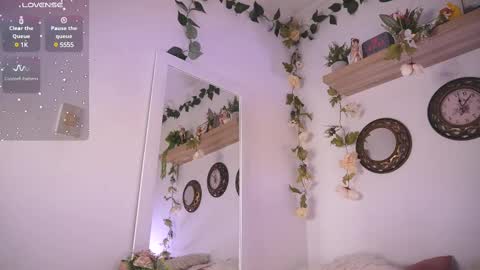 Snapshot of rosemary_rain chatting on March 8, 12:11 am Stephani online show from March 8, 12:11 am