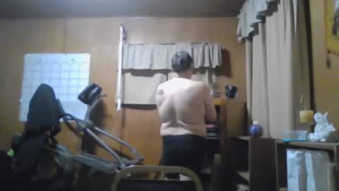 Snapshot of rosepanda chatting on February 8, 1:32 am Lost4gain online show from February 8, 1:32 am