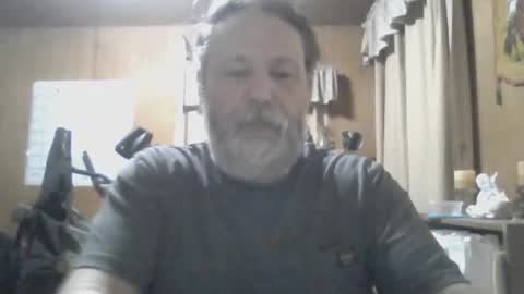 Snapshot of rosepanda chatting on February 24, 10:59 am Lost4gain online show from February 24, 10:59 am