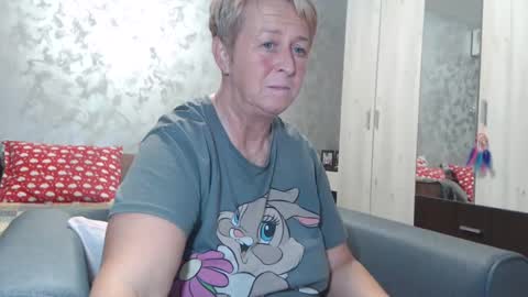 Snapshot of roses_and_lillies chatting on December 12, 5:26 pm Lovepinklilly online show from December 12, 5:26 pm
