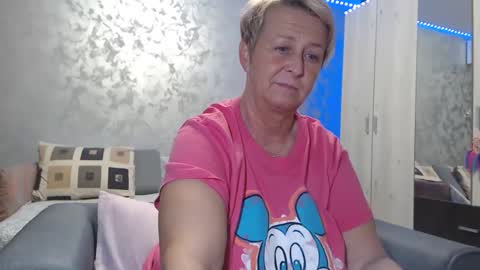 Snapshot of roses_and_lillies chatting on December 16, 6:05 pm Lovepinklilly online show from December 16, 6:05 pm