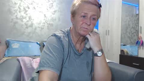 Snapshot of roses_and_lillies chatting on January 4, 7:34 pm Lovepinklilly online show from January 4, 7:34 pm