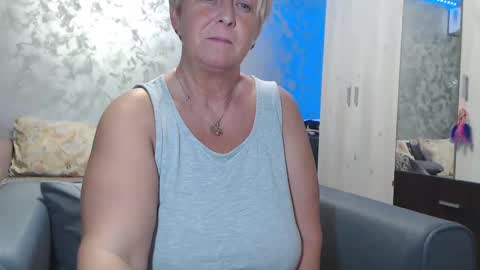 Snapshot of roses_and_lillies chatting on January 15, 9:20 pm Lovepinklilly online show from January 15, 9:20 pm