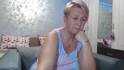 Snapshot of roses_and_lillies chatting on January 25, 6:57 pm Lovepinklilly online show from January 25, 6:57 pm