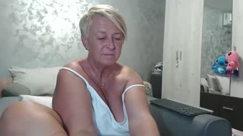 Snapshot of roses_and_lillies chatting on September 14, 5:01 pm Lovepinklilly online show from September 14, 5:01 pm
