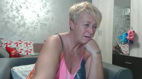 Snapshot of roses_and_lillies chatting on September 25, 5:16 pm Lovepinklilly online show from September 25, 5:16 pm