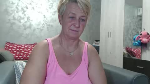Snapshot of roses_and_lillies chatting on September 30, 5:18 pm Lovepinklilly online show from September 30, 5:18 pm