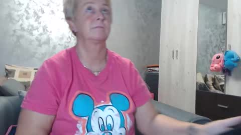 Snapshot of roses_and_lillies chatting on October 11, 4:49 pm Lovepinklilly online show from October 11, 4:49 pm