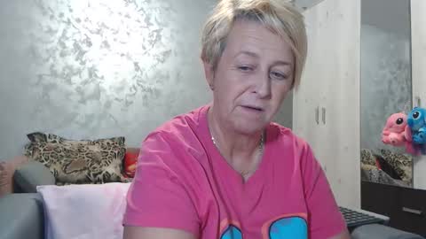 Lovepinklilly online show from October 26, 3:40 pm