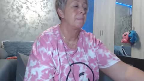 Lovepinklilly online show from November 29, 5:49 pm