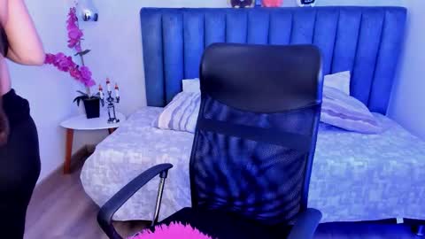 Snapshot of rosetaylorla chatting on October 16, 1:45 pm Rose Taylor online show from October 16, 1:45 pm