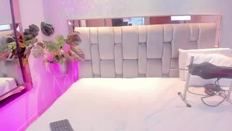 Snapshot of rosetemple chatting on November 9, 4:33 am Rose online show from November 9, 4:33 am