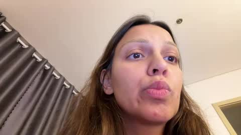 Roshelle online show from April 14, 5:52 pm