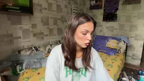 Roshelle online show from July 6, 6:54 am