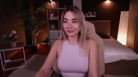 Snapshot of rosie_mac chatting on November 7, 1:05 am Rosie online show from November 7, 1:05 am