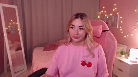 Snapshot of rosie_mac chatting on November 12, 1:06 am Rosie online show from November 12, 1:06 am