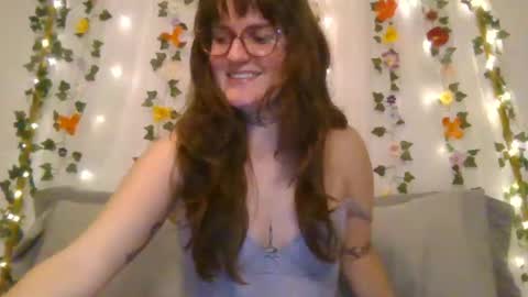 Snapshot of rosie_woods chatting on October 15, 3:28 am rosie_woods online show from October 15, 3:28 am