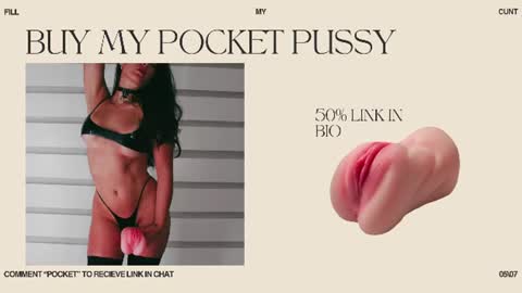 Snapshot of rosiebones chatting on July 22, 8:22 pm Rosie Bones online show from July 22, 8:22 pm