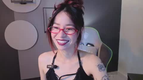 Snapshot of rosse_98_ chatting on July 4, 3:40 pm Miss Rosse online show from July 4, 3:40 pm
