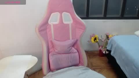 Snapshot of rosse_meyer chatting on February 8, 3:08 am MY NAME IS ROSSE online show from February 8, 3:08 am