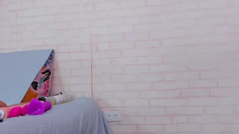 rosse_thompson11 online show from January 18, 7:15 pm