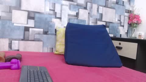 rosse_thompson11 online show from October 8, 3:15 am