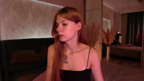 Snapshot of rosy_black_ chatting on June 25, 7:29 pm rosy_black_ online show from June 25, 7:29 pm