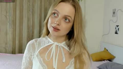Im Luna online show from April 23, 9:06 pm