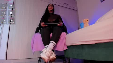 Snapshot of rosyejones chatting on October 26, 3:12 am rosyejones online show from October 26, 3:12 am