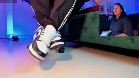 Snapshot of rosyejones chatting on December 2, 3:12 am rosyejones online show from December 2, 3:12 am