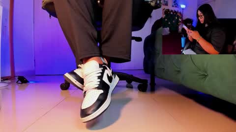 Snapshot of rosyejones chatting on December 4, 3:05 am rosyejones online show from December 4, 3:05 am