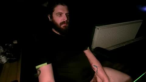 Snapshot of roughwonder chatting on November 2, 12:35 am Luke online show from November 2, 12:35 am