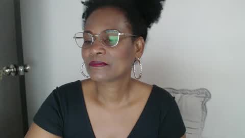 luxa online show from February 22, 9:15 pm