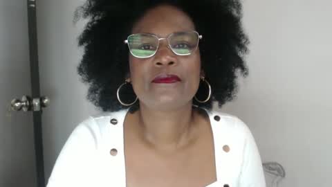 luxa online show from February 24, 1:21 pm