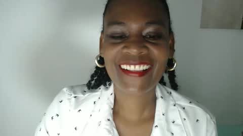 luxa online show from April 24, 1:13 pm