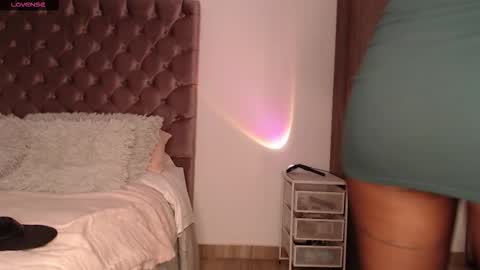 Rouss marie henao  online show from November 13, 3:00 pm