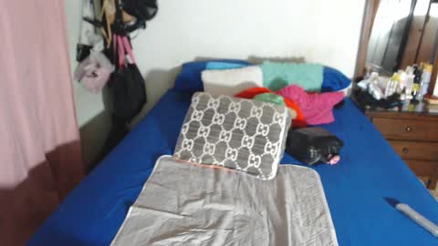 Snapshot of rousse_ellise1 chatting on October 17, 3:53 am rousse online show from October 17, 3:53 am