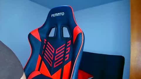 Snapshot of rousse_violet chatting on November 4, 10:09 pm rousse_violet online show from November 4, 10:09 pm